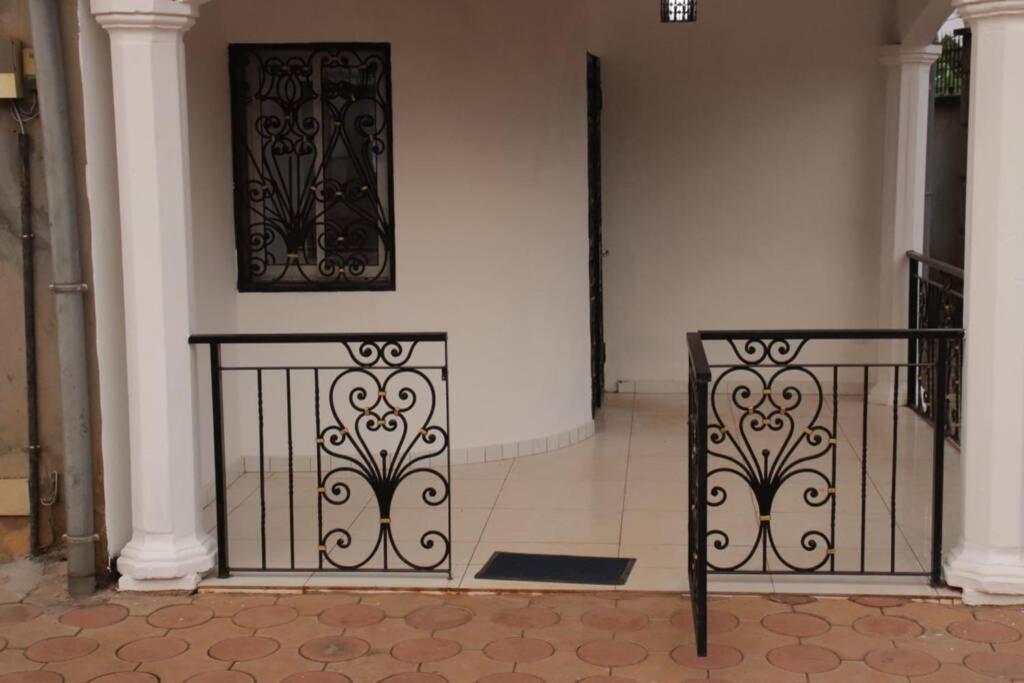 Residence Jeanne A Yaounde Odza Messamengo المظهر الخارجي الصورة