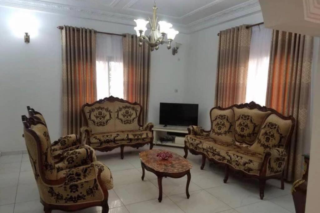 Residence Jeanne A Yaounde Odza Messamengo المظهر الخارجي الصورة