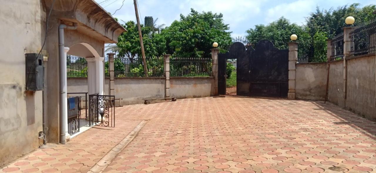 Residence Jeanne A Yaounde Odza Messamengo المظهر الخارجي الصورة